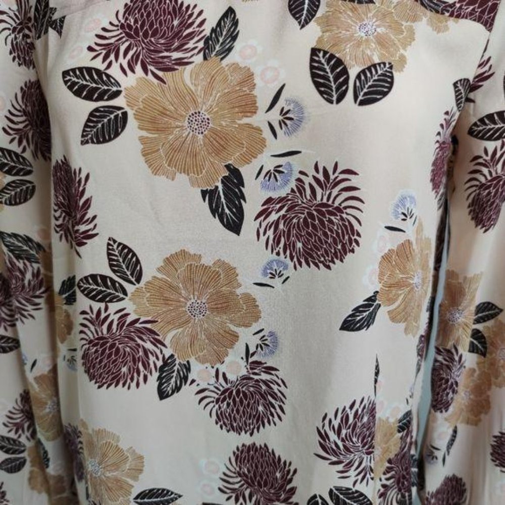 LOFT Long Sleeve Floral top - Picture 2 of 13